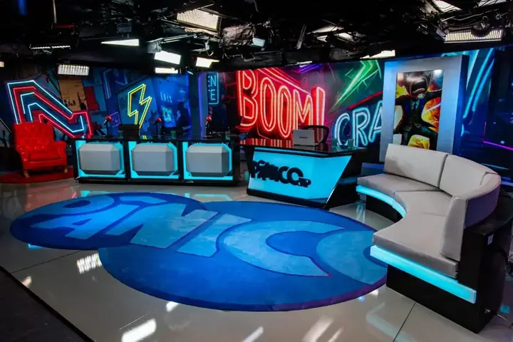 Tapete personalizado azul em cenário de programa de TV